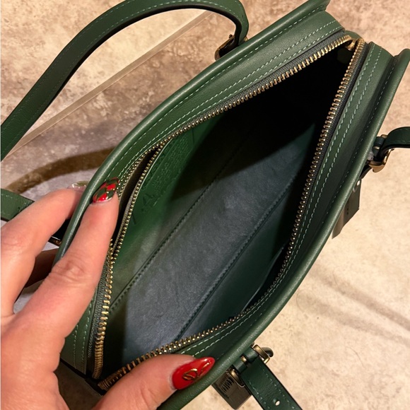 💚Coach Swing Zip Rare Hard to Find Leather Green Handbag - Picture 4 of 7